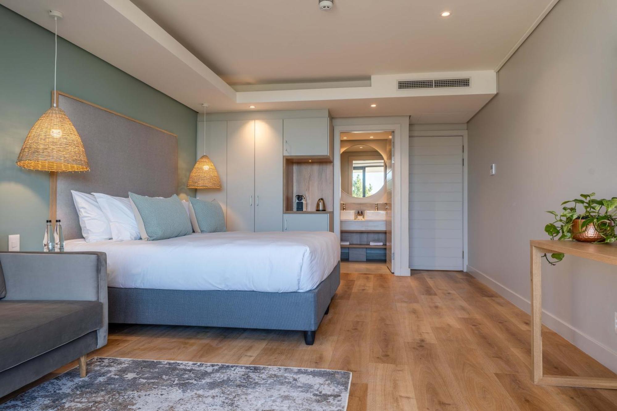 Plett Quarter Hotel - Lion Roars Hotels & Lodges Плеттенберг-Бей Екстер'єр фото