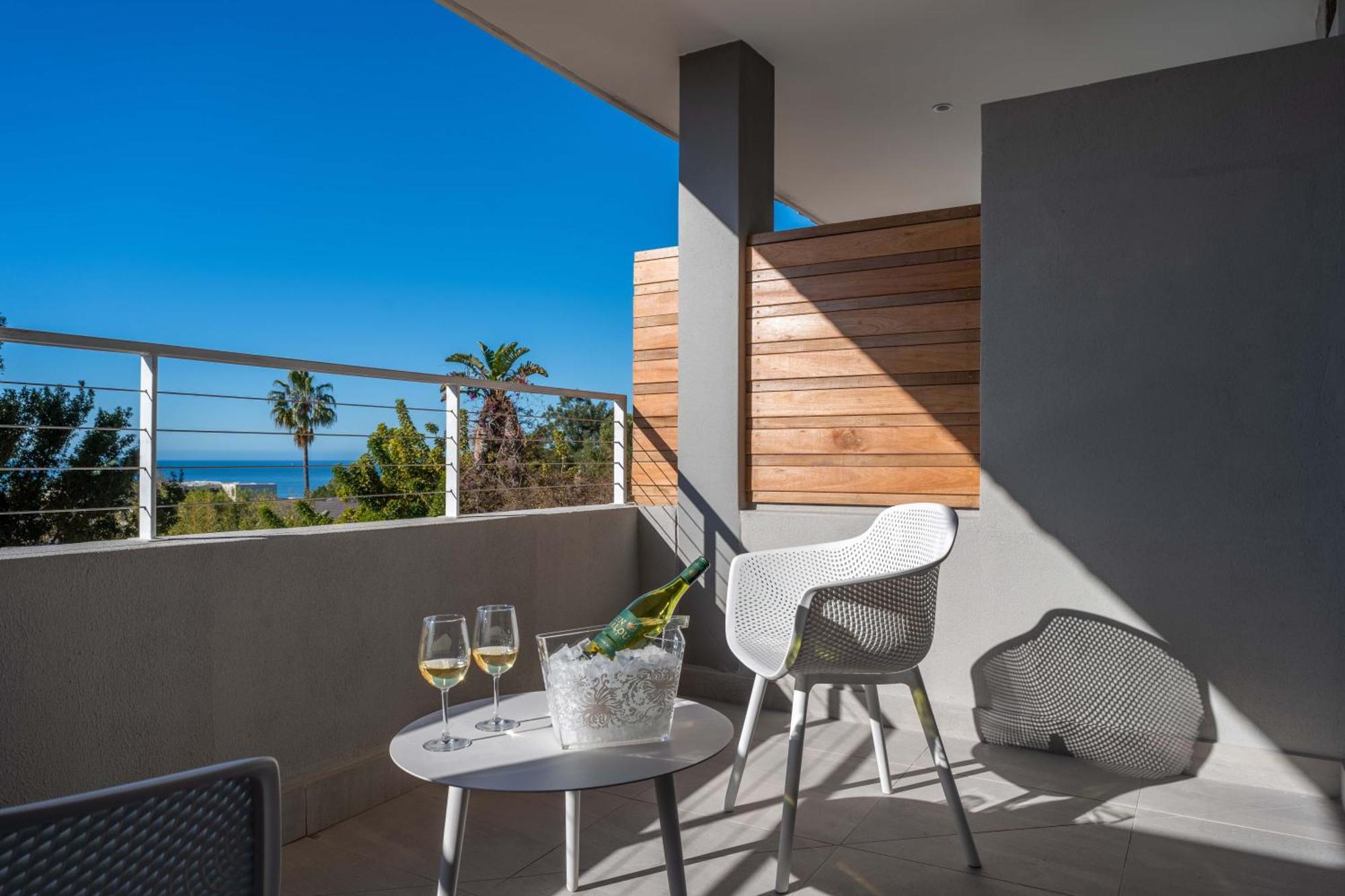 Plett Quarter Hotel - Lion Roars Hotels & Lodges Плеттенберг-Бей Екстер'єр фото